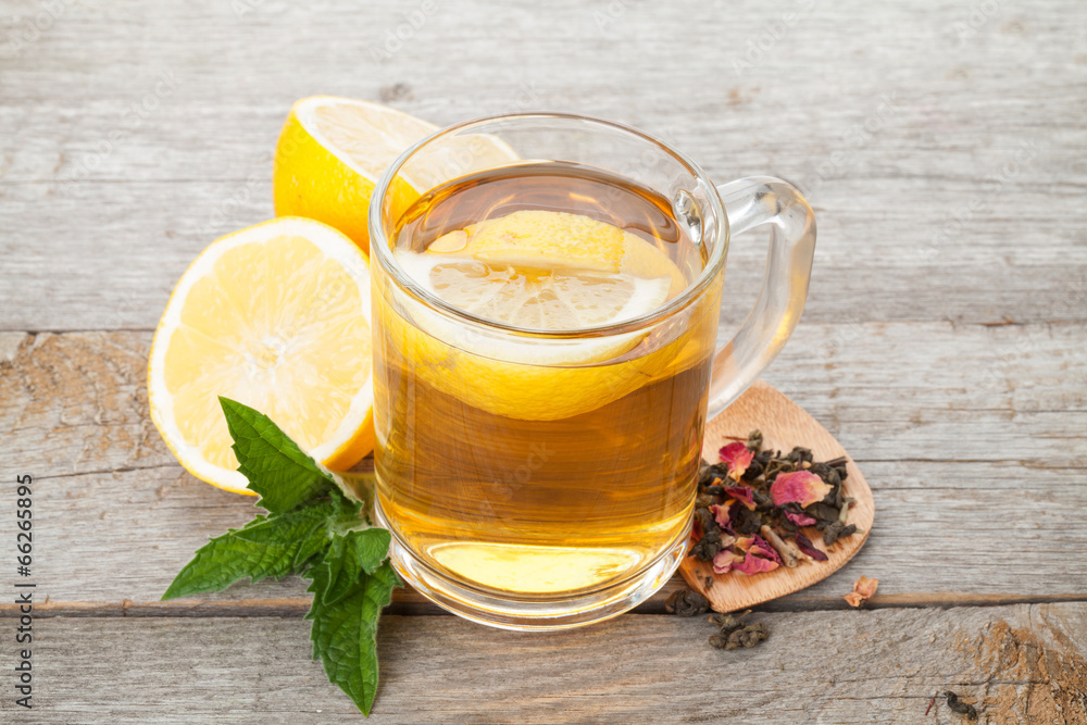 Green tea with lemon and mint Green tea with lemon and mint