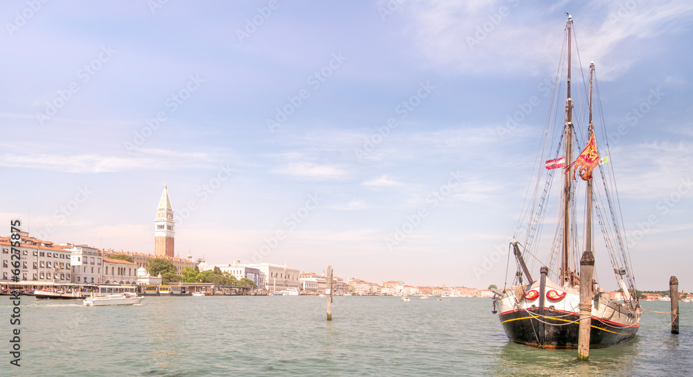 Naklejka premium View Piazza San Marco with Campanile and Doge's Palace