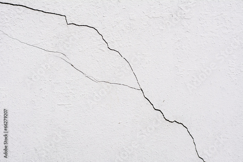 The old white wall with cracks