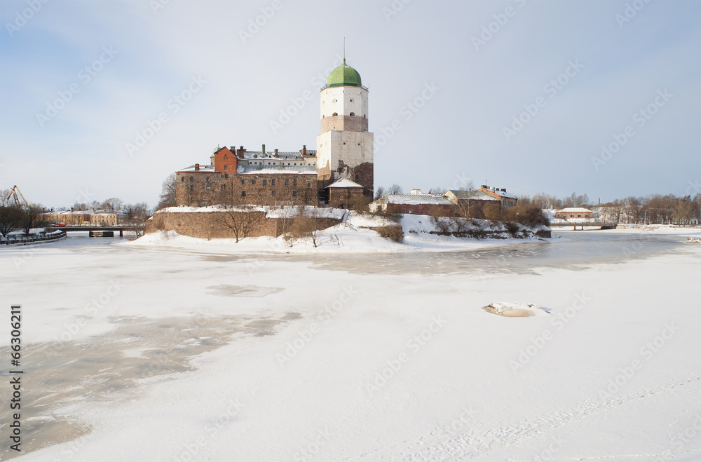 Выборгский замок весенним мартовским днем