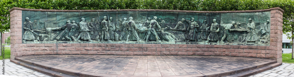 Fototapeta premium Tiegelgussdenkmal Altendorfer Straße in Essen
