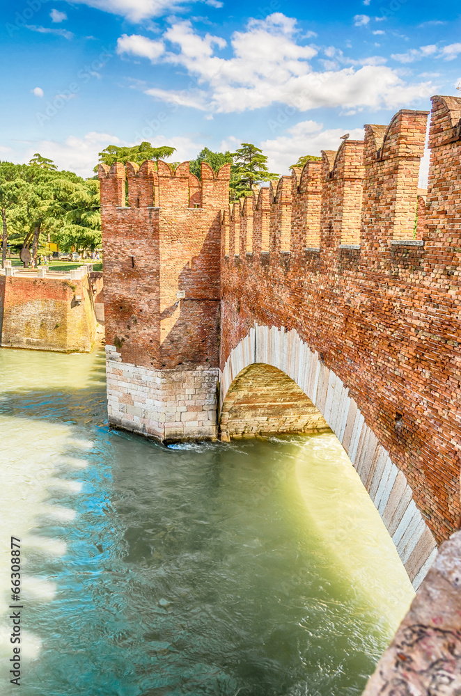 Fototapeta premium Scaliger Bridge (Castelvecchio Bridge) in Verona, Italy