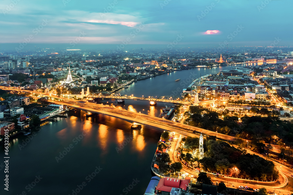 Fototapeta premium Bangkok Transportation at Dusk with the ancient Temple along the