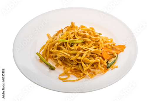 Fried noodles with vegetables