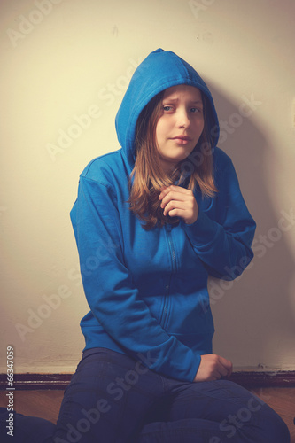 Afraid teen girl photo