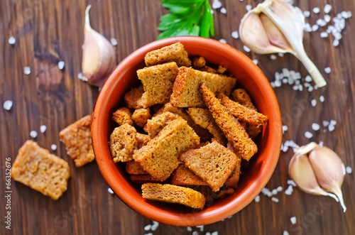 croutons with salt and garlic photo