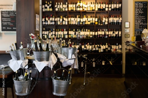 Fotografi interior of wine bar and restaurant
