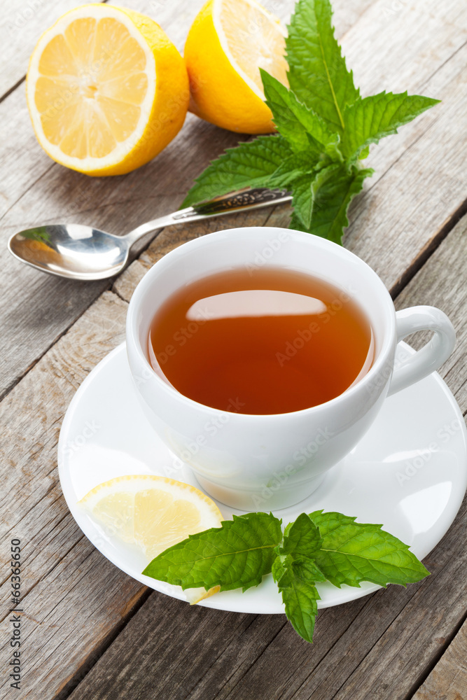 Green tea with lemon and mint Green tea with lemon and mint
