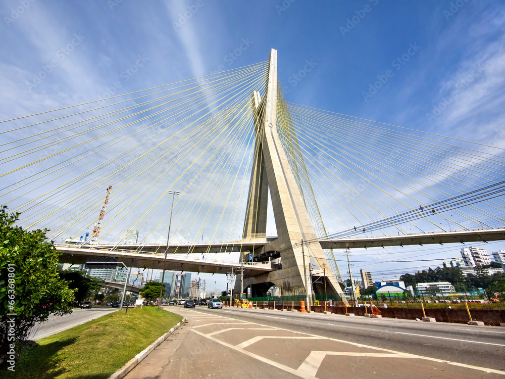 Fototapeta premium Octavio Frias de Oliveira Bridge in Sao Paulo, Brazil