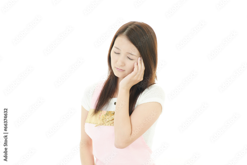 頭痛を訴える女性 頭痛を訴える女性