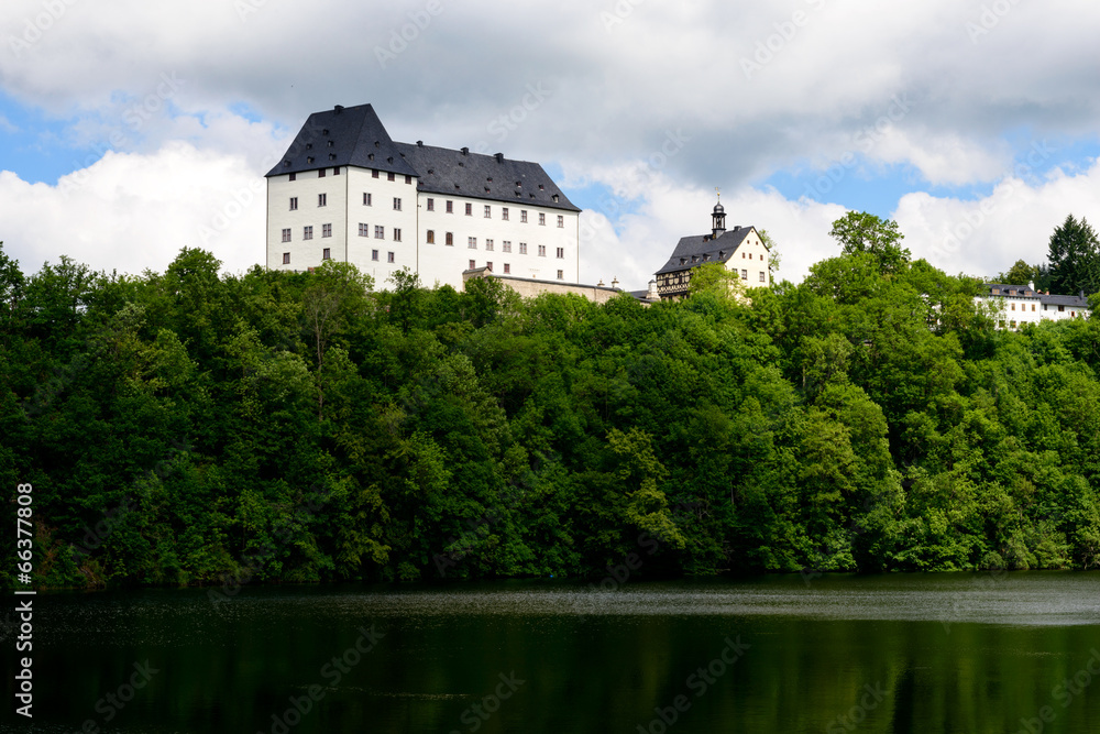 Schloss Burgk an der Talsperre Burgkhammer im Vogland