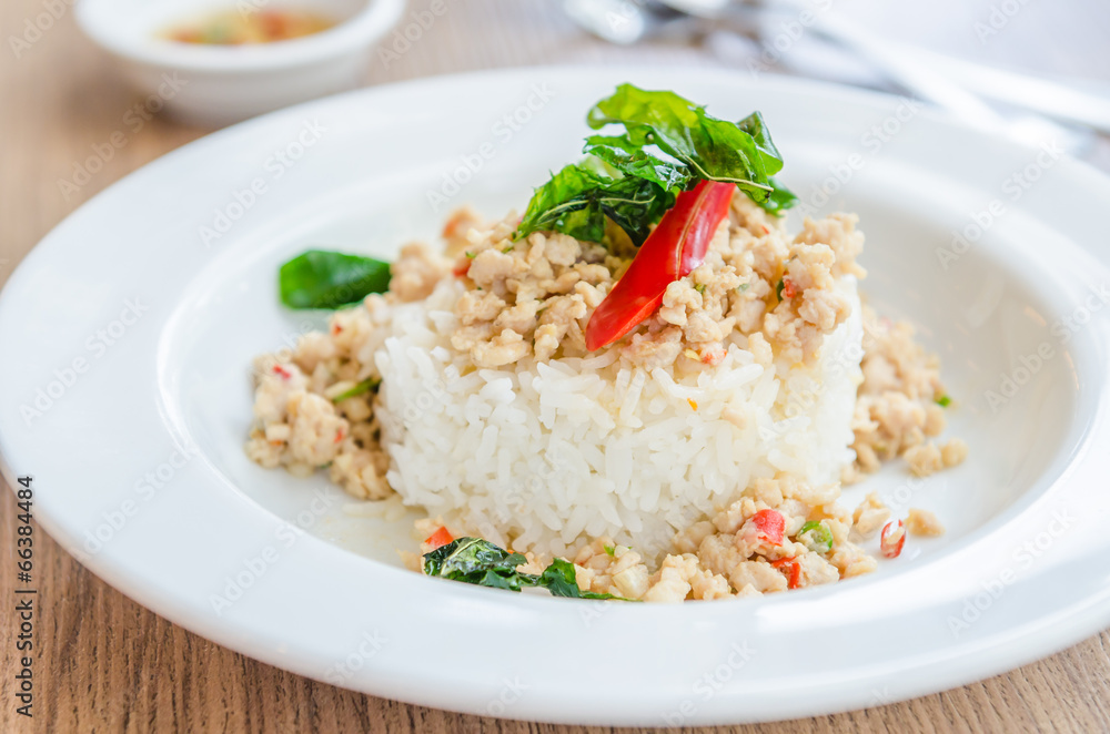 Spicy fried chicken with basil and rice