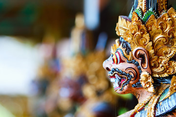 Ingelijste posters Indonesië Balinees godenbeeld in steen  © TravelPhotoBloggers