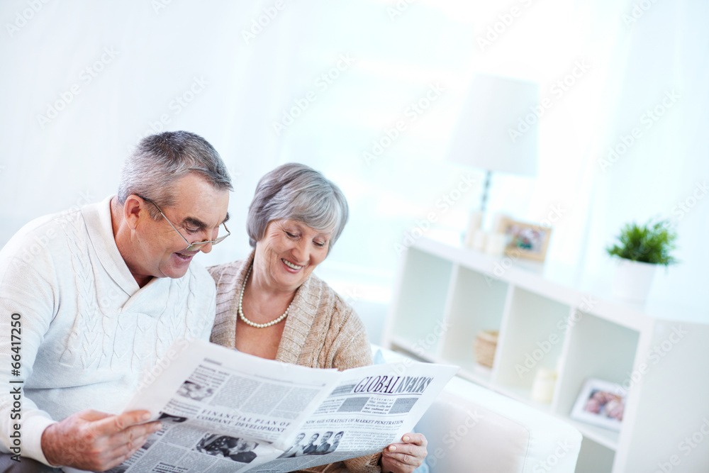 Reading news Reading news