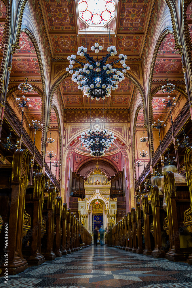 Budapest synagogue.