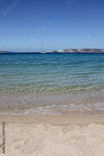 bellissima spiaggia con mare pulito