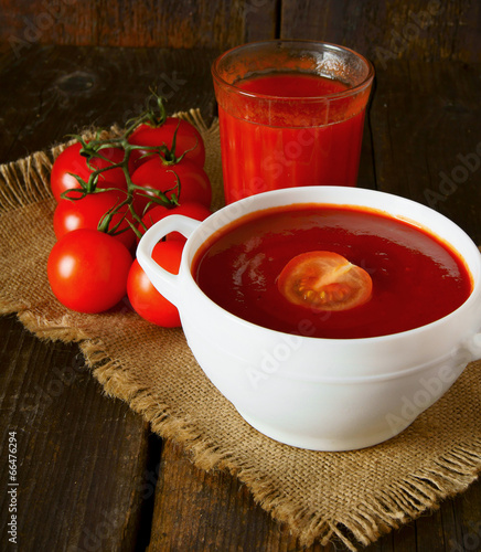 Tomato sauce and juice