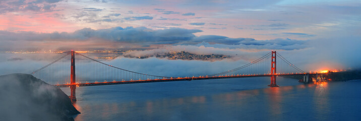 Canvas schilderij Golden Gate Bridge Rode Golden Gate Bridge boven water  © rabbit75_fot