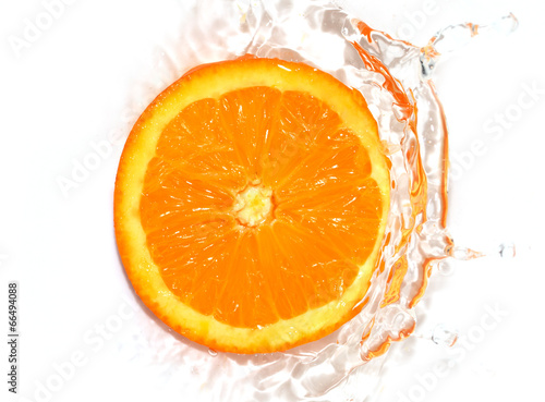 Fototapeta Naklejka Na Ścianę i Meble -  orange in water on white background