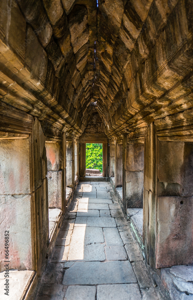 Fototapeta premium Ancient Temple Corridor