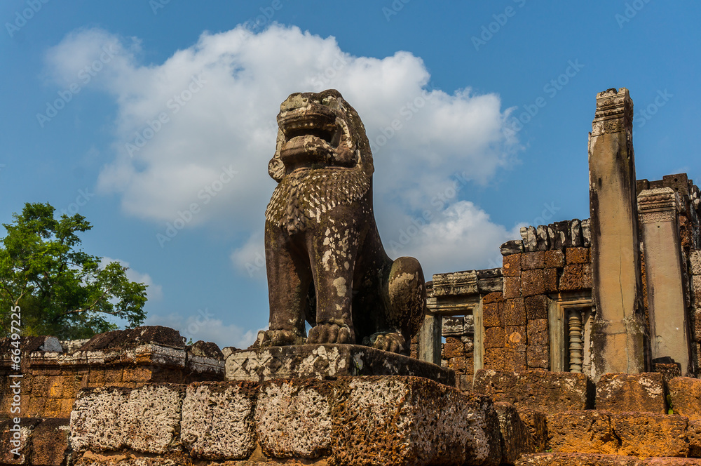 Fototapeta premium Temple Lion Statue