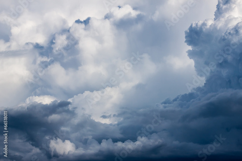 Fototapeta Naklejka Na Ścianę i Meble -  Pre storm clouds