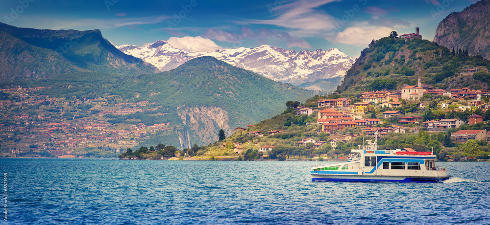 Obraz premium View of the city Peschiera Maraglio, a bright sunny day