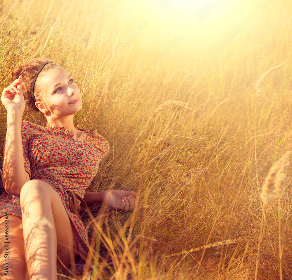 Obraz premium Beauty Romantic Girl Outdoors