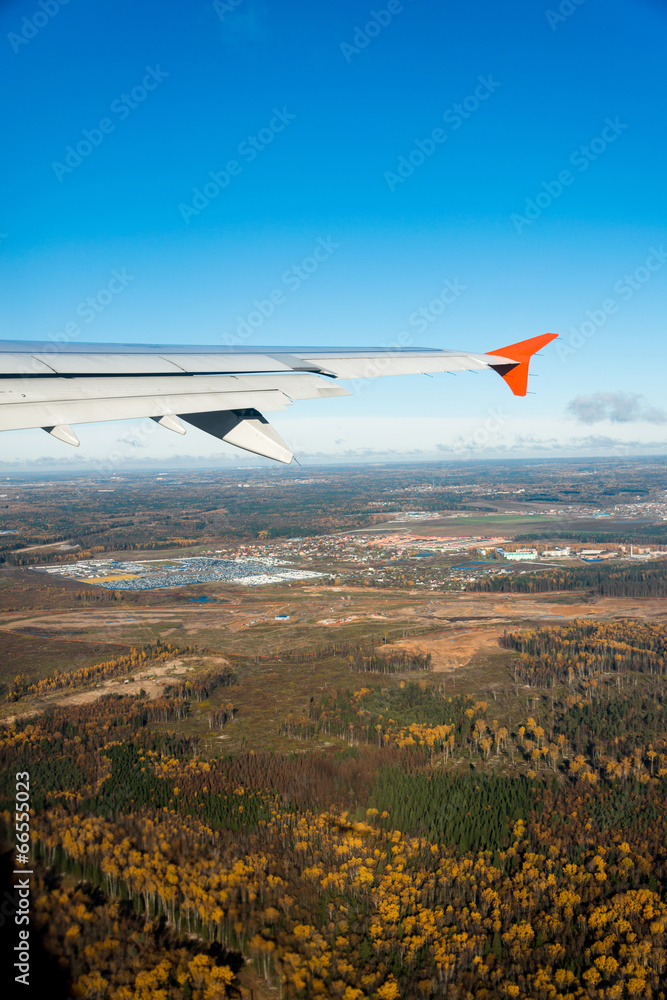 Fototapeta premium Airplane wing out of window