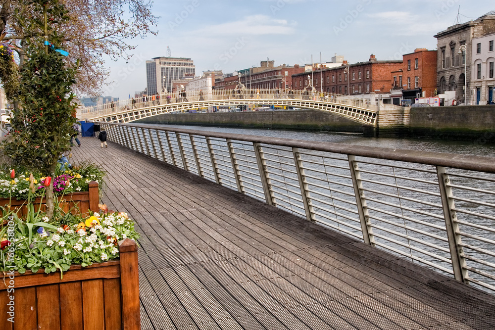 Obraz premium River Liffey Boardwalk in Dublin