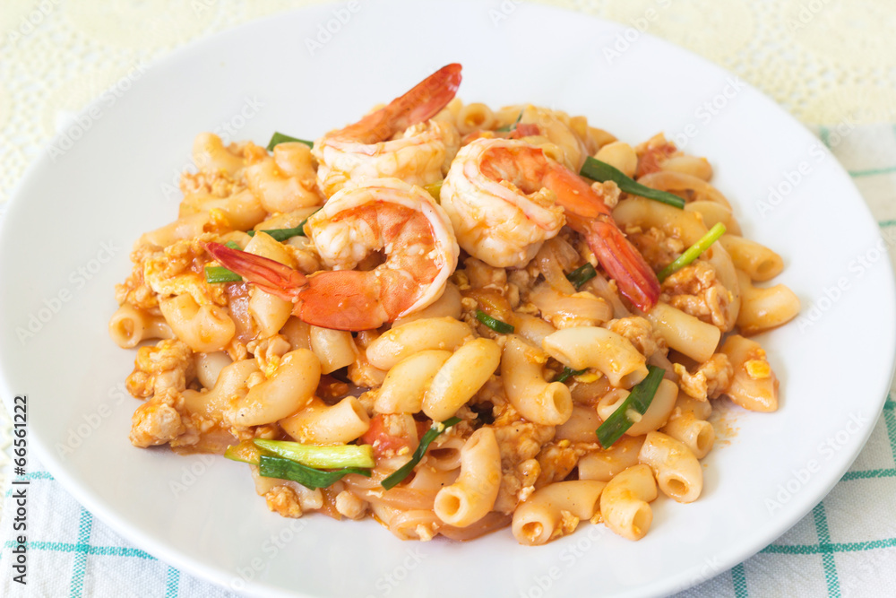 Stir fried macaroni with shrimp Stir fried macaroni with shrimp
