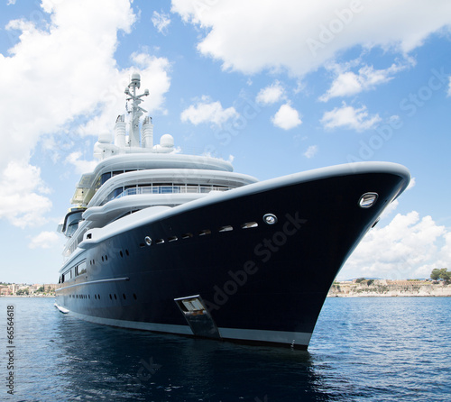 Fotografie Luxusyacht bei blauem Himmel