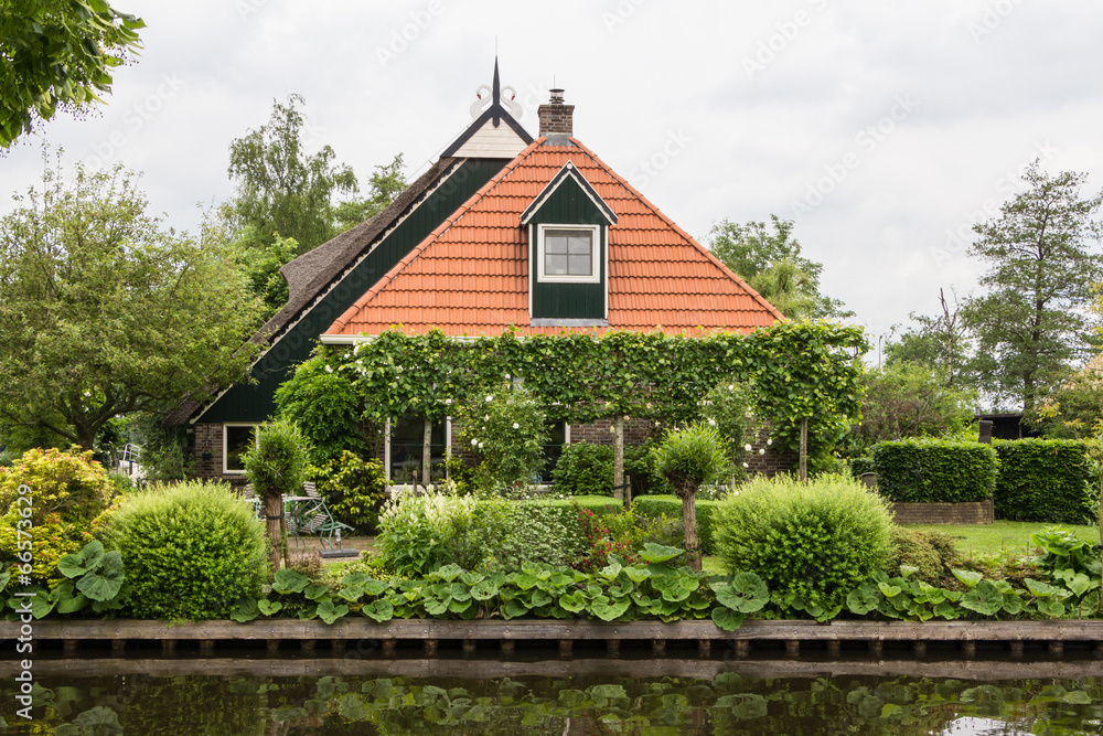 Beautiful traditional house with a thatched roof in Blokzijl Hol Beautiful traditional house with a thatched roof in Blokzijl Hol