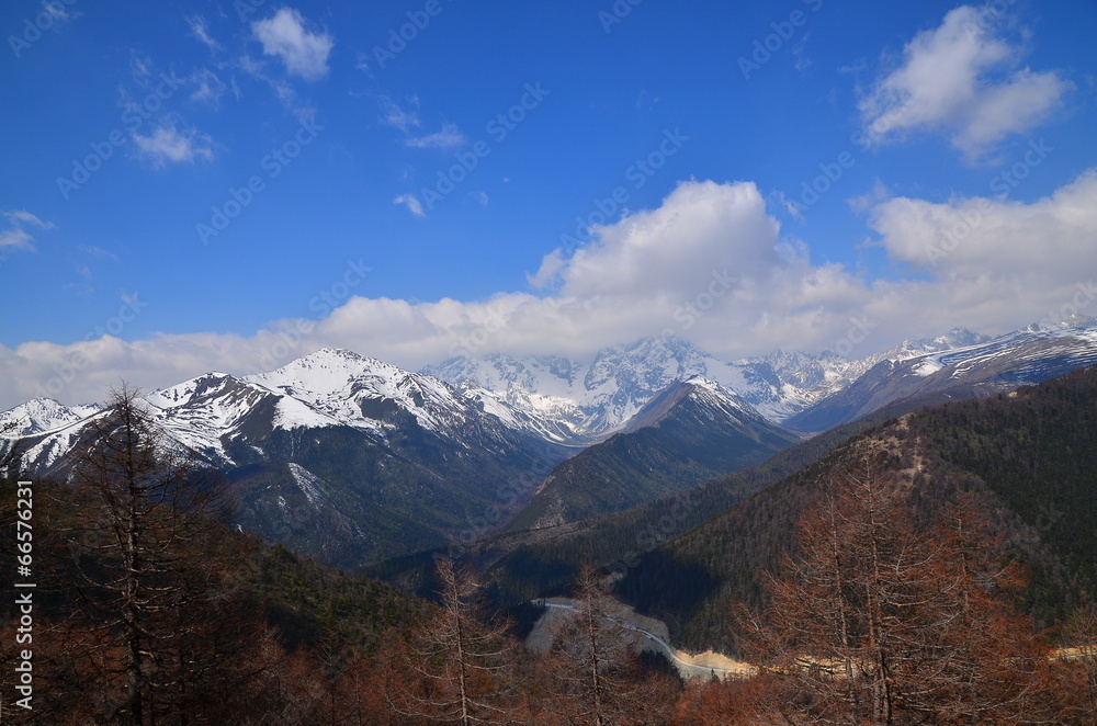 Fototapeta premium Himalayas Mountain Range in Yunnan, China