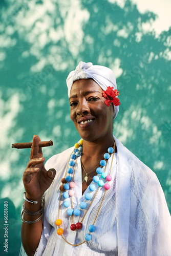 Canvas Print Portrait of cuban black woman smoking cigar