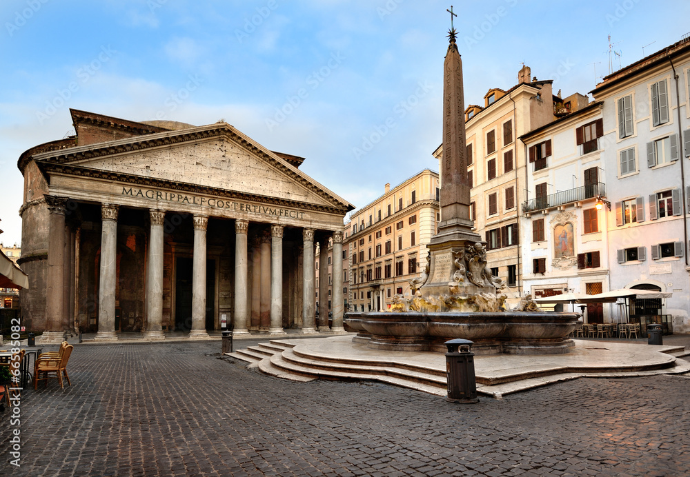 Foto Stock Piazza della Rotonda, Pantheon, Rome | Adobe Stock