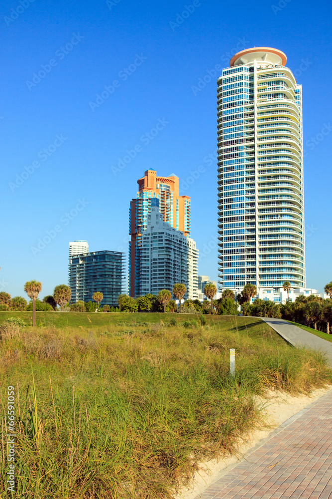 Obraz premium Color DSLR image of condominium complexes in South Beach, Miami, Florida