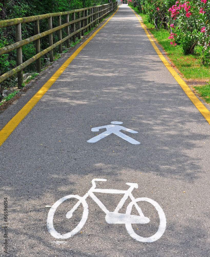Obraz premium Bike and pedestrian zone