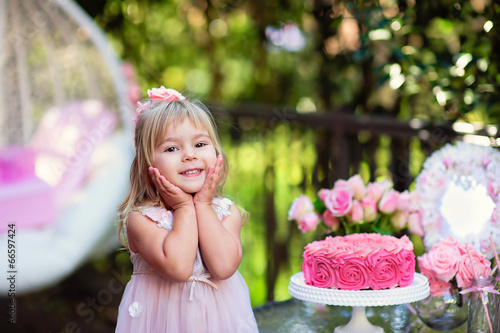 Photography Little girl celebrate Happy Birthday Party with rose decor in th