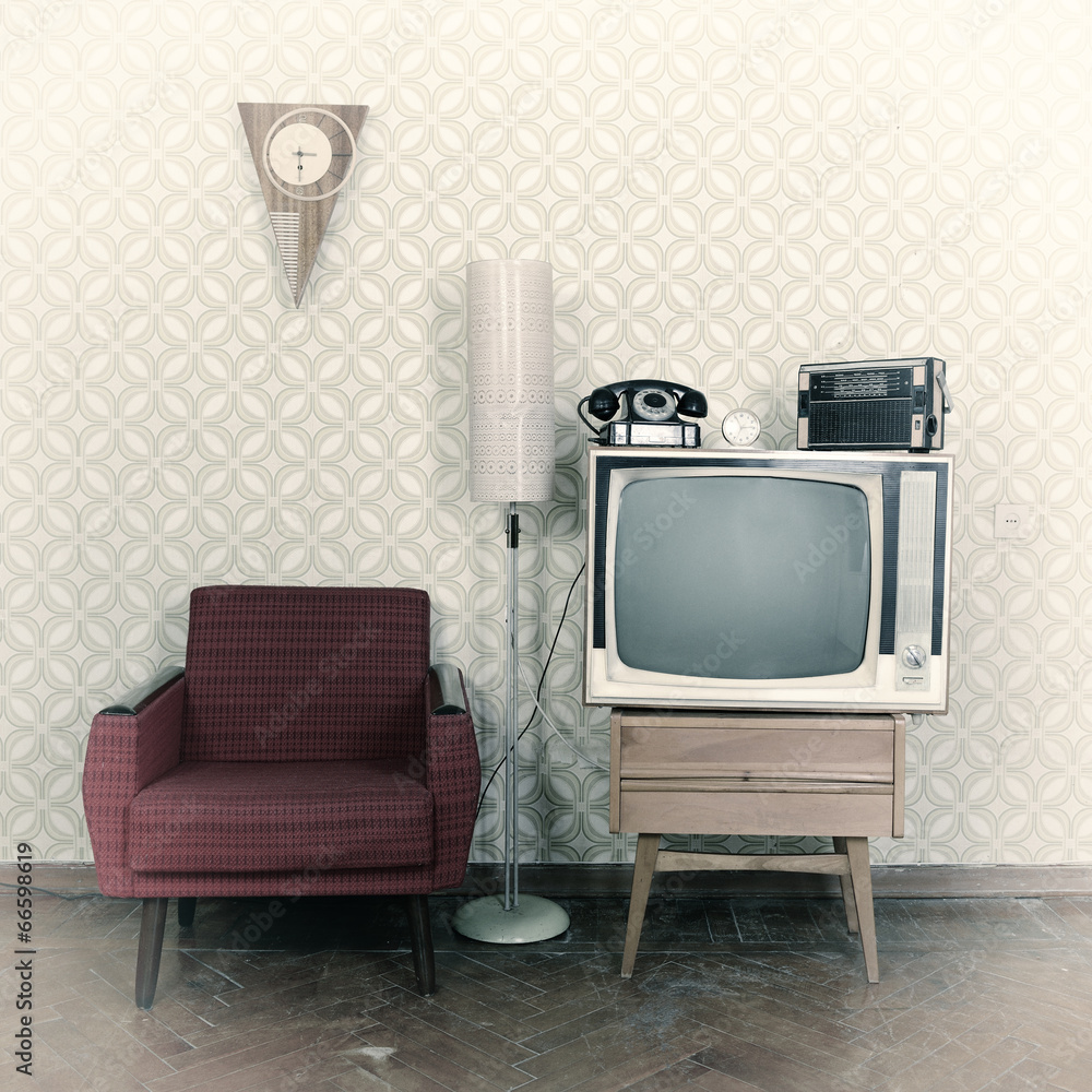 Vintage room with wallpaper, old fashioned armchair, retro tv, p Stock ...