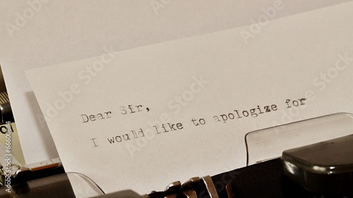 Foto Text Dear Sir typed on old typewriter