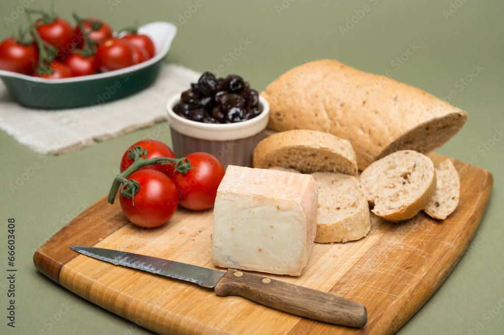 Bread and cheese/ bread and ripe tomatoes Bread and cheese/ bread and ripe tomatoes