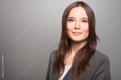 Geschäftsfrau mit einem freundlichen Ausdruck