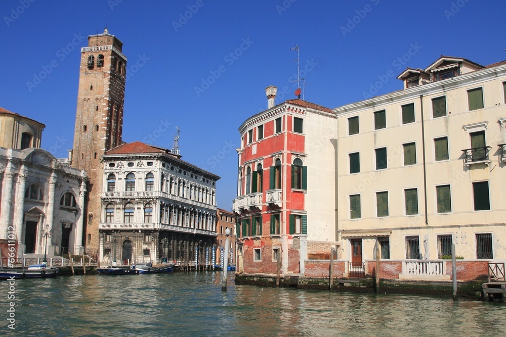 sur le grand canal à Venise