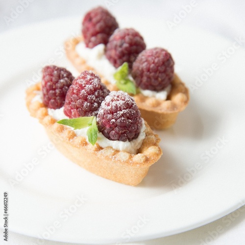 Tartlets with raspberry