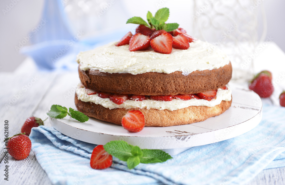 Delicious biscuit cake with strawberries Delicious biscuit cake with strawberries