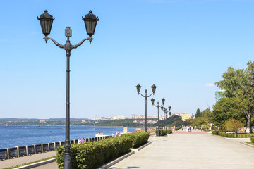 Acrylglasbilder Stadt am Wasser Wolga Uferpromenade in Samara Russland  © vav63