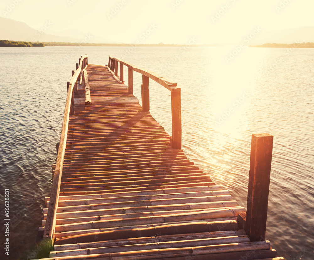 Fototapeta premium Boardwalk on beach