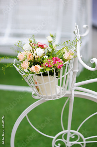 Flowerpot with roses as decoration