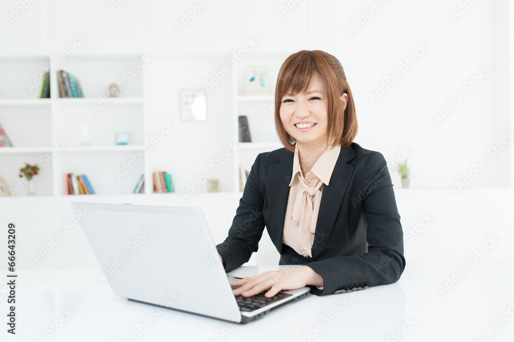 ビジネスウーマン